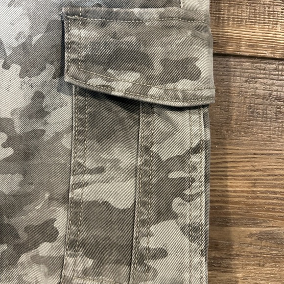 Spanx Stretch Ankle Cargo Pants Camouflage NWT Size Medium - Picture 6 of 11